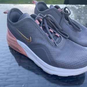 Nike Womens sneakers size 6.5